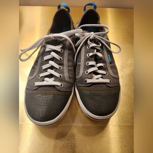 Women's Teva Vail Sneakers Size 9.5